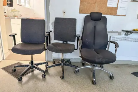 3 chaises de bureau à roulettes