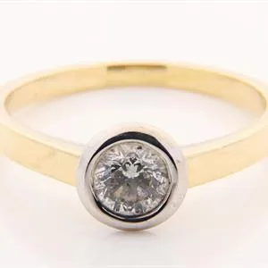 Bague diamantée pour femme