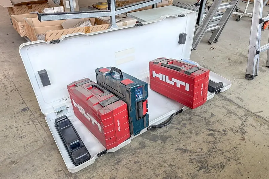 Lot de diverses caisses à outils