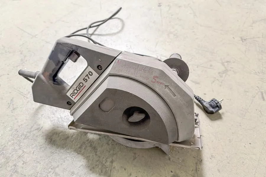 Scie circulaire portative RIDGID 570
