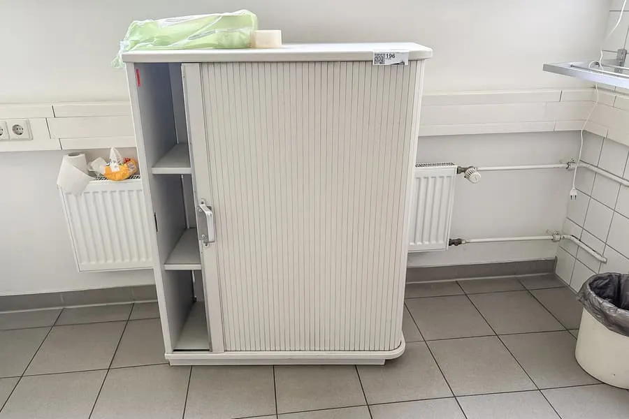 Armoire à rideaux