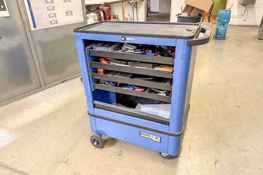 Workshop trolley Tecnolam Bavaria 1 with contents: various tools