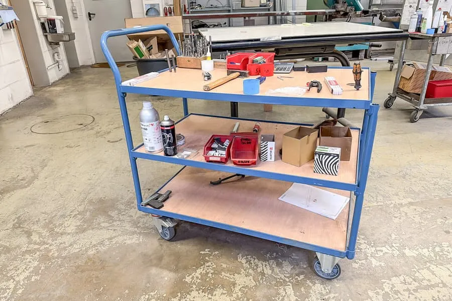 Workshop trolley Fetra with contents: various