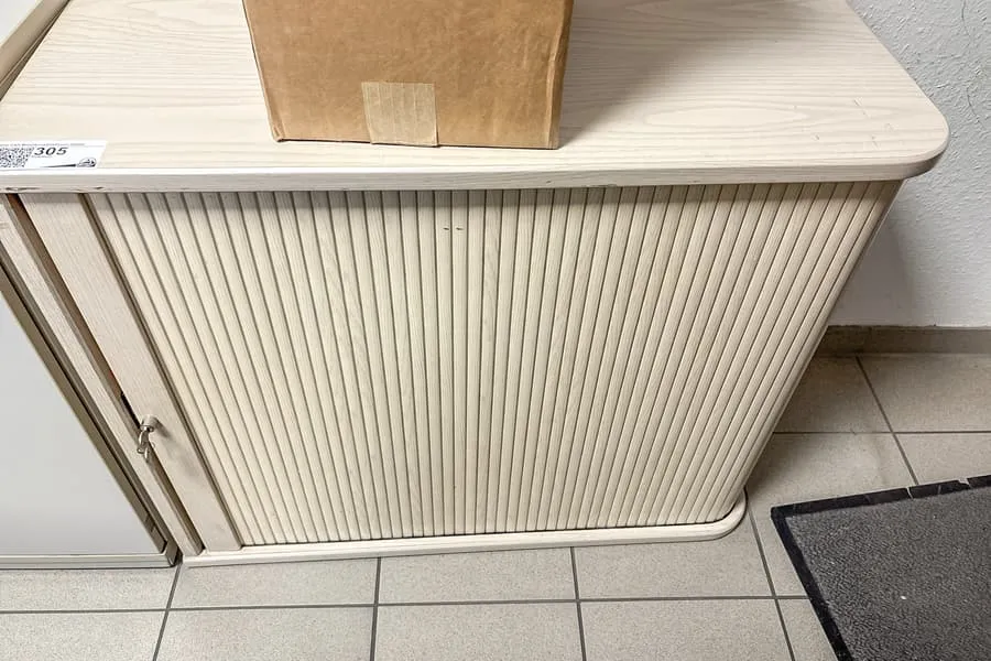 Armoire à rideaux