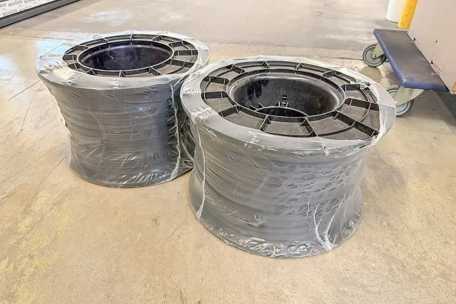 2 rouleaux de bande d'étanchéité