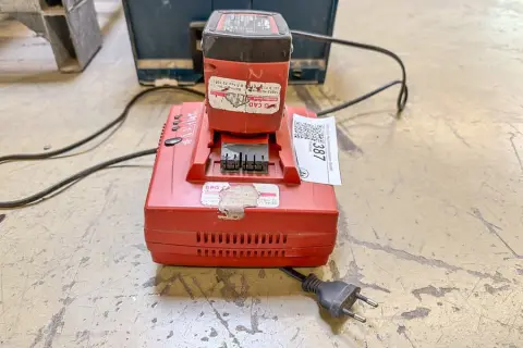 Зарядная станция с аккумулятором Hilti SFB 155