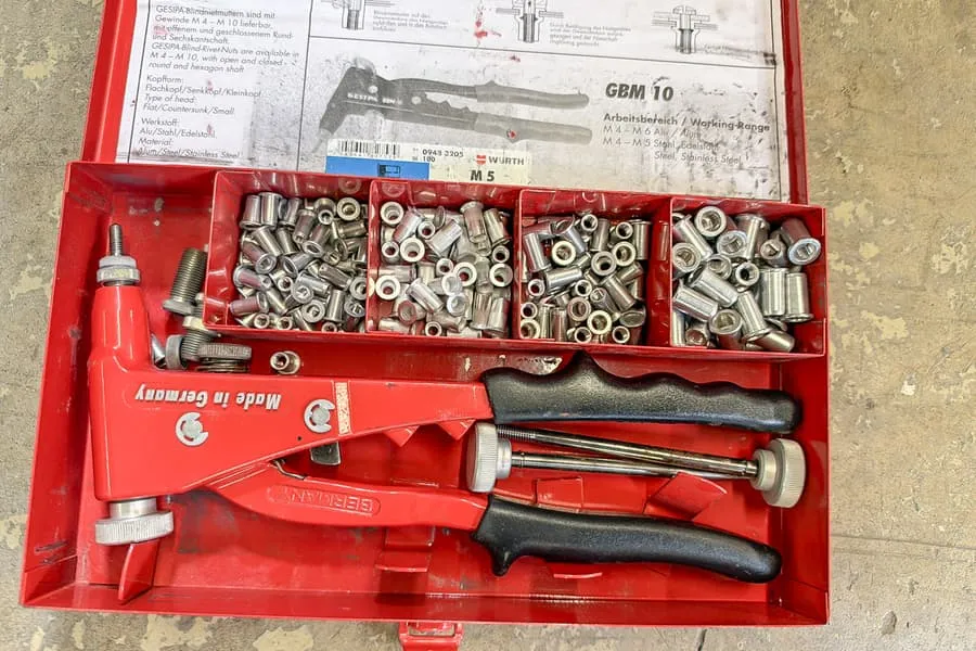 Boîte de rivets aveugles à écrous Gesipa