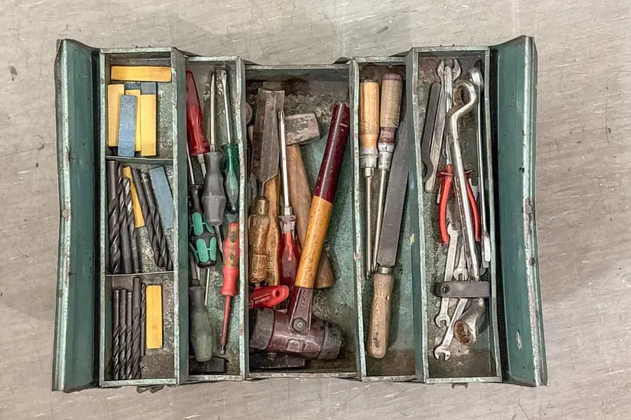 Caisse à outils, remplie