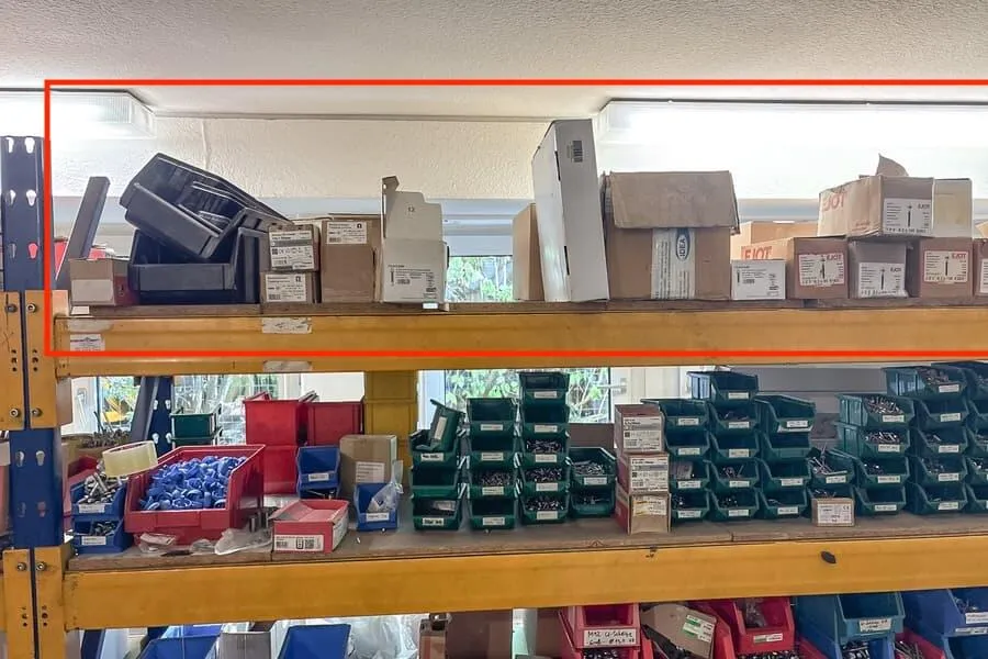 Shelf level contents: various connection and fastening materials