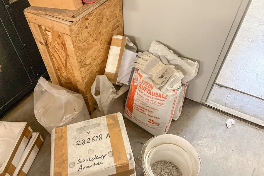 2 bags of de-icing salt