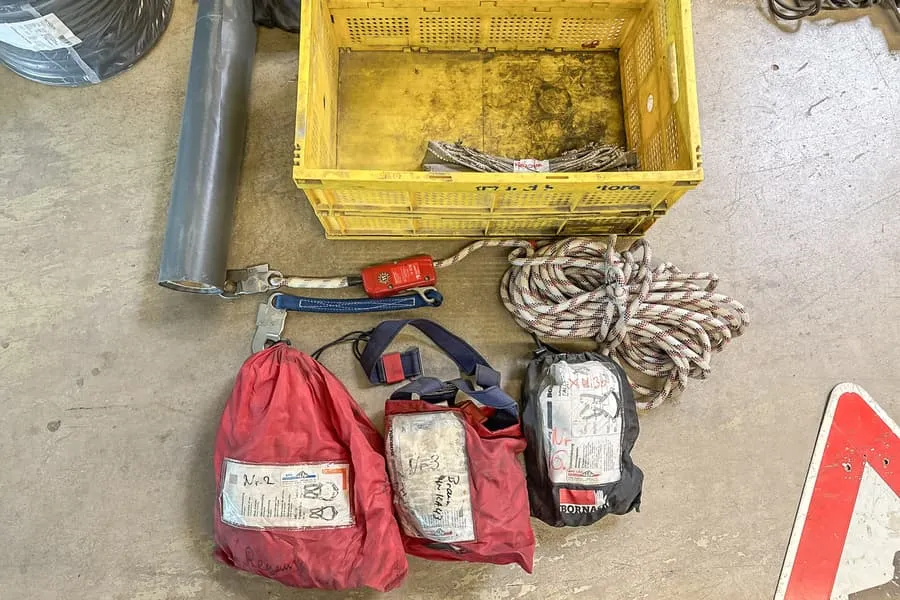 Lot de harnais antichute et cordes divers