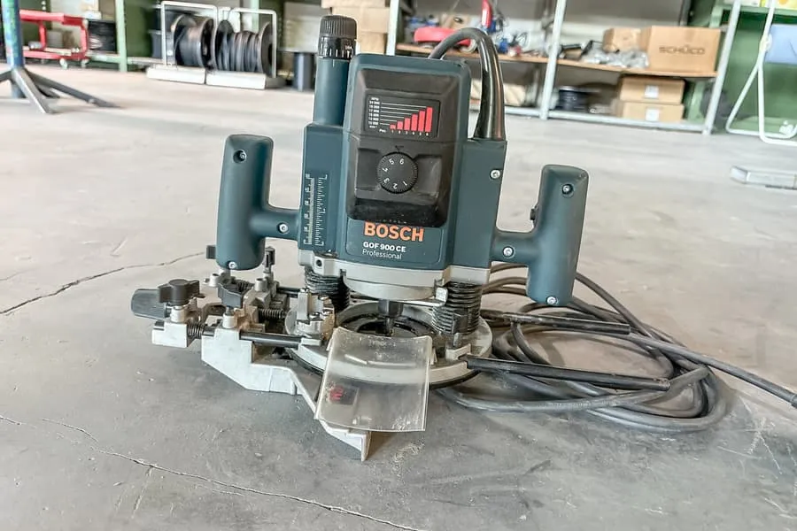 Défonceuse Bosch GOF 900 CE