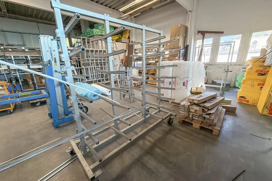 Tiered transport trolley