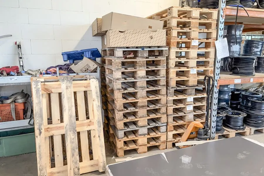 Lot of various pallets