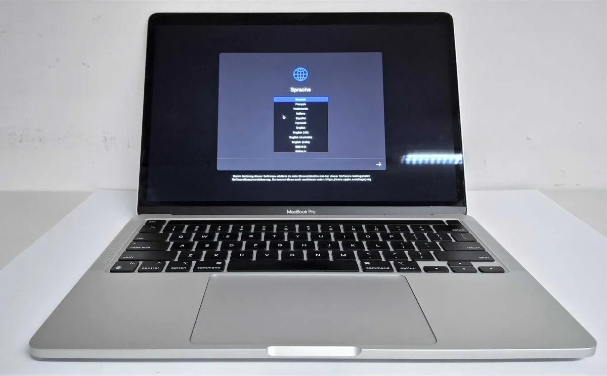 1 Apple, MacBook Pro, A2338, M1, 13,3" (ca. 33,78cm), Originalware