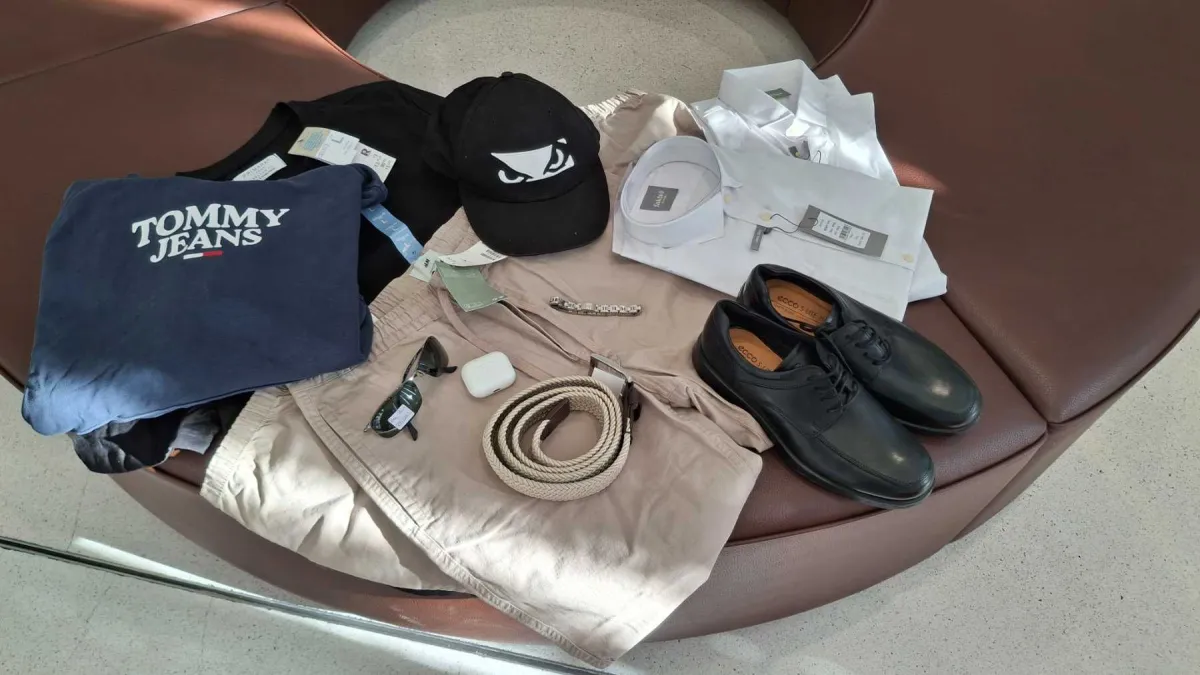 1 smíšený konvolut pánské vel. M/L, Apple AirPods, sluneční brýle Ray-Ban, 11 kusů