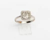 Ring, 18kt white gold, brilliants, diamonds, princess-cut diamonds, approx. 0.40 ct, approx. tw-w/si, approx. 3.0 g, size 55.5