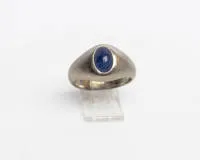Ring, 950 Platin, Saphircabochon ca. 2.0 ct., ca. 12.2 g, RM 51, Saphir leicht bestoßen