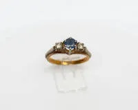 Ring, 18kt geel/witgoud, saffier, 2 brillanten, ca. 3,0 g, RM 49