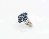 Pierścień, złoto białe 18kt, szafiry łącznie ok. 3,20 ct, brylanty i diamenty łącznie ok. 0,15 ct, ok. tw/vs1, 4 g, RM 56