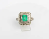 Pierścionek, złoto białe 18 ct, szmaragd ok. 1,76 ct, brylanty łącznie ok. 1,0 ct, ok. tw-w/si, ok. 8,1 g, rozmiar 55