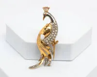 Broszka paw, złoto żółte 18kt / platyna 950, diamenty różyczkowe, małe kaboszony rubinowe jako oko i ozdoba głowy, ok. 12,2 g