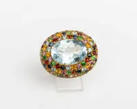 Bague, or jaune 18 carats, topaze env. 8,75 ct, citrine, tourmalines, saphirs, rhodolite, savovite, topazes, total 3,23 ct, env. 9,0 g, RM 55