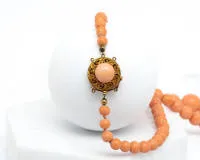 Verlaufskette, Koralle, Verschluss 18kt Gelbgold, Korallcabochon, Korallkugeln ø 7 bis 17 mm, ca. 54 cm lang