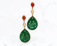 Paire de boucles d'oreilles, en pendentif, argent 925/vermeil, corail rouge et rose et jade, env. 6,3 cm de long