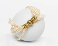 Perlenarmband, 5-reihig, Verschluss 18kt Gelbgold, 11 Brillanten zus. ca. 0.30 ct., ca. 22.5 cm lang
