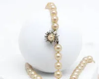 Long collier de perles, fermoir or blanc 18 ct, 8 diamants, perles ø env. 8 mm, longueur env. 96 cm