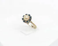 Ring, 14kt Weißgold, Perle, Saphire, ca. 3.4 g, RM 54.5