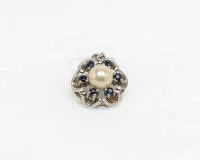 Pendentif, or blanc 14 ct, perle, saphirs, 2.4 g