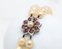 Collier de perles, 2 rangs, fermoir or blanc 14 carats, rubis, diamants, perles ø env. 8-8,5 mm, env. 45 cm