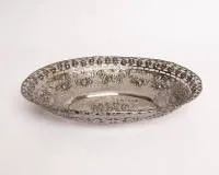 Basket bowl with putti and rose reliefs, probably silver 800, unmarked, 4 x 25.5 x 20.5 cm, approx. 275 g