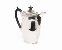 Koffiepot met houten handgreep, Londen, 1921, sterling zilver, scharnierend deksel, geëboniseerde houten handgrepen, h. 20 cm, ca. 673 g