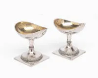 Deux coupelles à épices classiques, Prague, 2e quart 19e s., 13 lots, poinçon de maître CD, forme de coupe avec intérieur doré, total 161 g