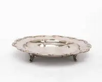 Plateau de présentation, argent 830, bord ondulé, fond profond, sur quatre pieds, 5,6 cm de haut, ø 36 cm, env. 975 g