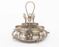 Eierbecher-Ständer, mit sechs Eierbechern, 4 Löffelchen, Silber 800, um 1920, bezeichnet Gebrüder Friedländer, rundes Tablett, Rand Rocaillenmuster, passender Fuß, ca. 724 g