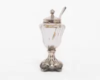 Set d'épices, composé de : 2 coupelles à épices en verre, sur pied en argent, 13 lots, 19e s., historicisme, grand pot à moutarde, verre, couvercle en argent assorti