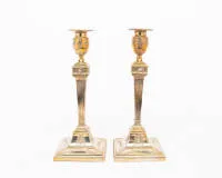 Pair of classical silver candlesticks, England, Sheffield, 1887, maker's mark JKB, silver 925, vase-shaped socket on conical fluted stem over square base, beaded rim and garland decoration, weighted base, H. 31 cm each, total weight approx. 2,500 g