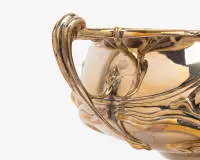 Grande coupe à anses / bol, Art nouveau, Hamilton & Inches, Édimbourg, 1906, argent 925, corps bombé avec décor floral repoussé et anses ajourées sur base ronde, intérieur doré, 16 x 34,5 x 25,5 cm, env. 1 219 g