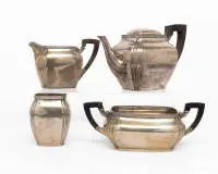 Service en argent en quatre pièces, Pays-Bas, 1913, van Kampen, La Haye, manches en bois ébonisé, env. 648 g au total