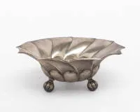 Silver bowl, E.H. Lange, silver 835, serpentine-curved mirror under twisted rising wall and rim, on three ball feet, dedication on underside, H. 9 cm, ø 24 cm, approx. 338 g