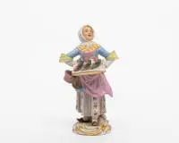 Pár figurek z "Cris de Paris", Míšeň, 1. jakost, značka zkřížených mečů, prodavačka ryb, v. 14 cm a prodavačka květin, cca 12 cm vysoká