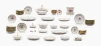 Important service de table, Meissen, "Rosa Rose", forme Neuer Ausschnitt, dorure, 2e choix, pour 12 personnes :