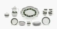 Service à café, Meissen, marque aux épées, Neuer Ausschnitt, feuilles de vigne, comprenant : cafetière, pot à crème, sucrier, 6 tasses avec soucoupes, plat à gâteau