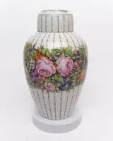 Vase couvercle, Nymphenburg, 1re moitié 20e s., corps ovoïde avec couvercle plat, peinture florale polychrome et décor de bandes longitudinales grises, au fond désigné Prof. Wackerle, modèle de Josef Wackerle (1880-1959), 34 cm de haut