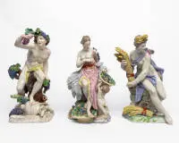 3 figurines en porcelaine, Nymphenburg, Les Saisons (l'Hiver manque), modèle d'après Dominikus Auliczek, env. 40 cm de haut chacune