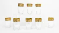 8 verres à eau de la Cristallerie Saint-Louis, "Thistle Gold", France, 20e s., cristal avec décor gravé et taillé, riches bordures dorées, fond avec marque à l'acide, H. env. 11 cm